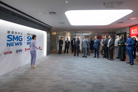 thumbnail Sultan bin Ahmed visits Huawei R&D Centre and SMG in China (Photo: AETOSWire)