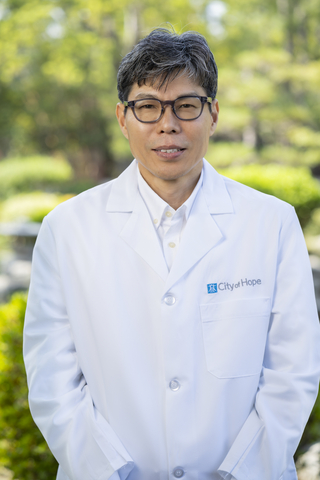 original Scientists at City of Hope, the Broad Institute and Keio University have discovered how specific gut bacteria work together with diet to flip a metabolic switch — transforming energy‑storing white fat into calorie‑burning beige fat in mice. “Fat tissue is not fixed — it’s surprisingly adaptable,” said Kenya Honda, M.D., Ph.D., co‑senior author of the new Nature study and adjunct professor at City of Hope. “We found that certain gut bacteria can sense what the host is eating and translate that information into signals that tell fat cells to burn energy.” (Photo credit: City of Hope)