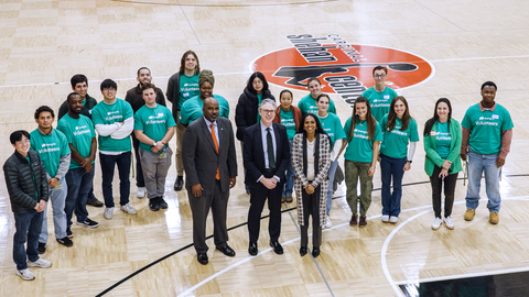 Pictured: Avangrid rotational graduates volunteering at The Cardinal Shehan Center in Bridgeport, CT joined by (from left to right): Pablo Colón, Director of Corporate Citizenship and Executive Director of the Avangrid Foundation, Avangrid CEO Jose Antonio Miranda, and Lorraine Gibbons, Executive Director of the Cardinal Shehan Center