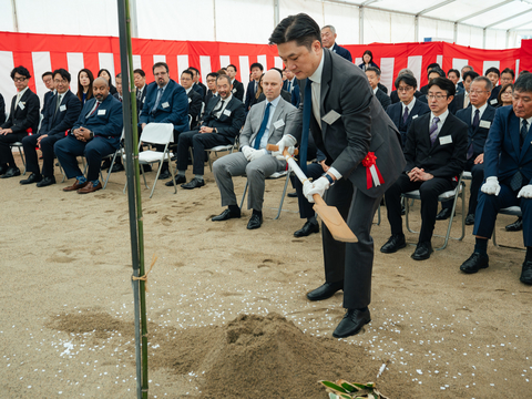 Sam Lee, Managing Director, Market & Commercial Development for EdgeConneX APAC performing the ground‑breaking ritual during the Shinto ceremony.
