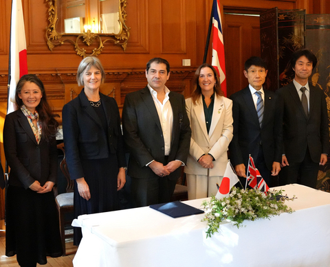 From left to right: Dr. Iri Sato Baran, Genesis Healthcare (A.D.A.M Innovations), Vice Chair of the Board Ambassador Julia Longbottom, British Embassy Foreign, Commonwealth and Development Office Michel Mommejat, Genesis Healthcare (A.D.A.M Innovations), CEO and Executive Director Gretchen Weightman, Oxford Nanopore Technologies, Senior Vice President Commercial and General Manager APAC, Dr. Toshiharu Furukawa, LDP, Chair of Medical Information Policy and Genomic Medicine, House of Councillors, Hirokazu Shimoda, Japan Agency for Medical Research and Development, Senior Director