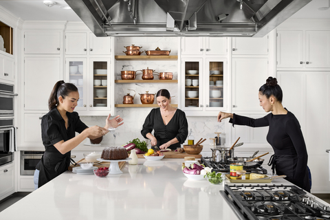 thumbnail Chefs Cooking in Newly Renovated Williams Sonoma Test Kitchen (Photo: Williams Sonoma) 