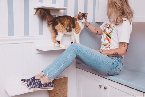 thumbnail BOBS® from Skechers® and Best Friends® are launching their new partnership during May’s National Pet Month by hosting pet adoption events with local shelters and a national Skechers store roundup to raise funds for Best Friends. The Company will also unveil two winning designs from its annual Paws for a Cause Design Scholarship; the limited-edition styles will appear at select Skechers stores and on skechers.com.