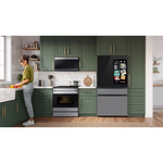Lifestyle_People_Microwave_Fridge_Range.jpg