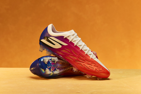 Skechers präsentiert den neuen Razor 2 einen leichten Speed-Schuh, der für die größte Fußballbühne entwickelt wurde und als Teil des neuen Sunset Packs erscheint.