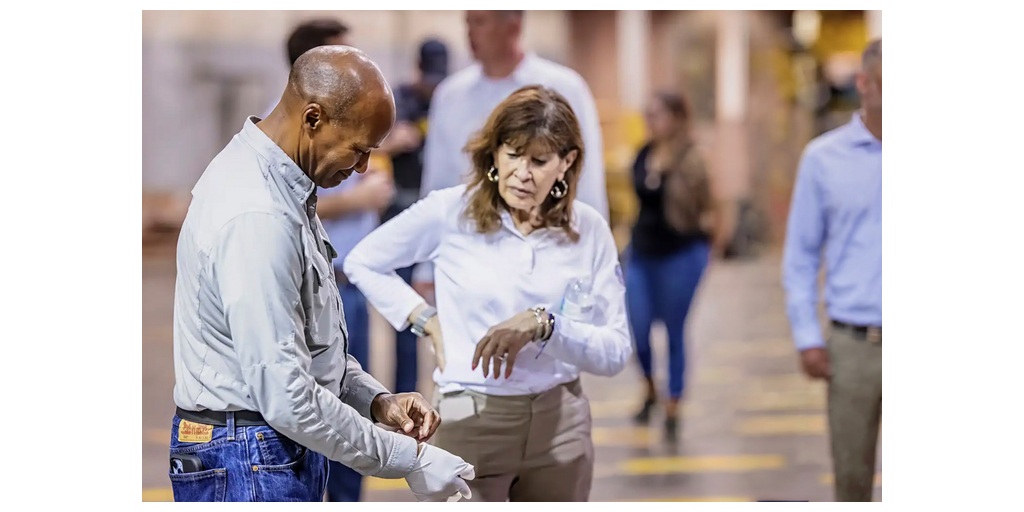 U.S.-Made Nitrile Gloves Approved for TSA Use 1 New USMGC PHOTO