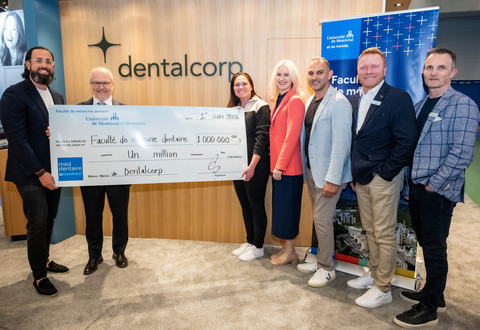 Des représentants de Dentalcorp et de l'Université de Montréal soulignent l'annonce du Fonds Dentalcorp, un engagement de 1 million de dollars envers la Faculté de médecine dentaire. De gauche à droite : Nate Tchaplia, président, Dentalcorp; Dr Hugo Ciaburro, doyen, Faculté de médecine dentaire, Université de Montréal; Alexandra Murray, directrice, Recrutement d'associés, Québec, Dentalcorp; Emilie L. Cayer, directrice générale de la philanthropie, Université de Montréal; Joe Farra, vice-président, Recrutement d'associés, Dentalcorp; Alain Maranda, directeur, Développement des partenariats, Québec, Dentalcorp; Joe Spagnuolo, vice-président principal, Québec, Dentalcorp. (Crédit photo : iDO Photo @idophotomtl)