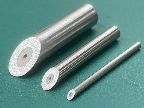 original In response to the growing demand for higher performance and faster processing in analytical and medical devices, NIPPON KINZOKU has developed two innovative products based on its FINE PIPE technology: "High-Precision Inner Surface" small-diameter tubes and "FINE PEEK-ST" stainless steel and PEEK resin composite tubes. These products align perfectly with the industry's shift toward extreme precision, resulting in a surge of inquiries and expanding orders for the “FINE PIPE” series.