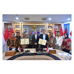Ampowr_Indonesia_Signing_1.jpg