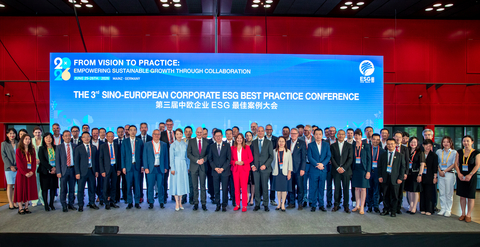 Group photo of selected attendees at the conference.