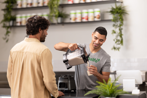 original According to Herbalife’s sports performance experts, the period immediately following training or competition is critical for restoring energy, repairing muscle tissue and rehydrating the body.