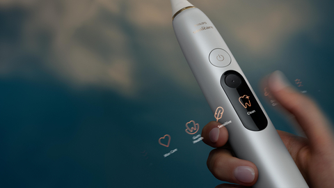 thumbnail Easy on-handle navigation lets users select modes, intensities and feedback.