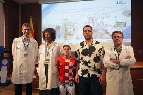 The first pediatric procedure performed with the SHURUI SP system was a nephroureterectomy on a twelve-year-old boy whose kidney and ureter had become infected and non-functional due to multiple stones.