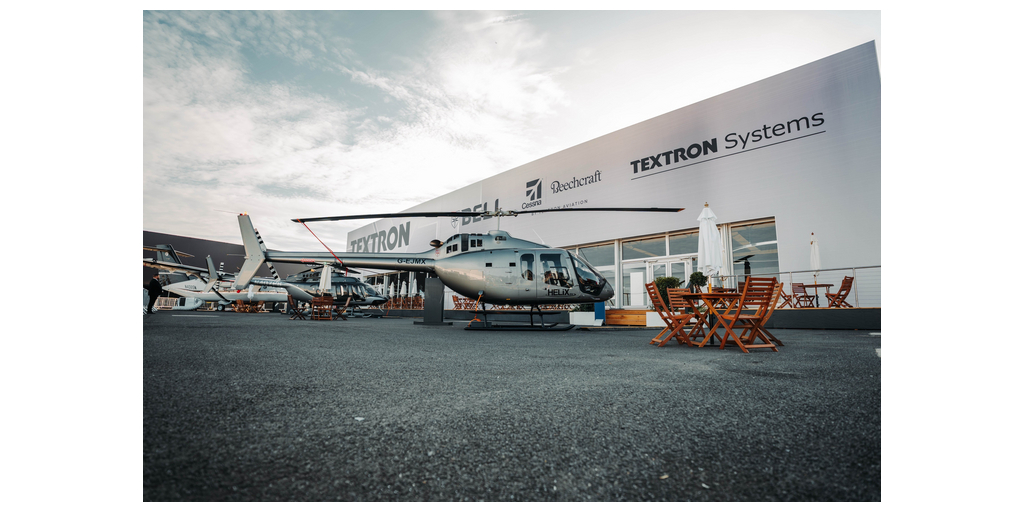 Bell celebra la entrega de su Bell 505 número 700 durante el Farnborough International Airshow