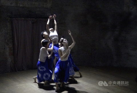 original Taiwanese performing group Chun Dance presents “Trace of Belief” at the Festival Off Avignon.