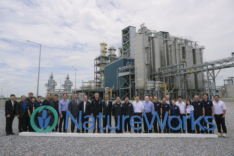 Thailand's Minister of Industry, Mr. Varawut Silpa-archa, joins Ministry delegates and NatureWorks leaders at the company's new manufacturing facility at the Nakhon Sawan Biocomplex.