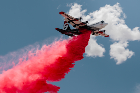original Coulson Aviation has introduced CFR HALO, a next-generation long-term fire retardant engineered specifically for modern aircraft, tank systems and wildfire missions.
It is designed with mission-optimized viscosity and flow characteristics to improve drop cohesion, reduce airborne drift, and support more accurate placement within the intended target area.
CFR HALO is currently advancing through independent qualification programs with CEREN in France and the USDA Forest Service for inclusion on the Qualified Products List (QPL). These programs will evaluate its performance, environmental profile, and operational suitability.