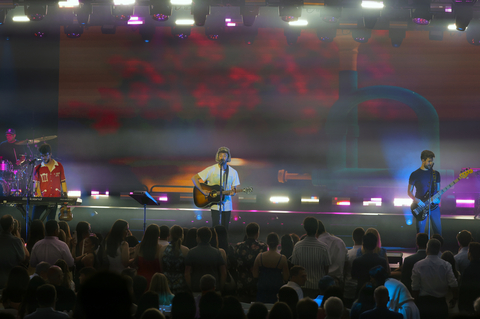 Multiplatinum indie pop band AJR headlined Northwell Health’s 2026 Feinstein Summer Concert at Old Westbury Gardens. (Credit: Northwell Health)