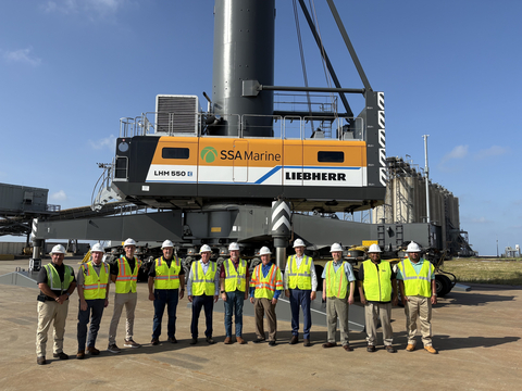 original To mark the crane’s arrival, representatives from SSA Marine, the Port of Gulfport, Chemours, and the International Longshoremen’s Association gathered at the terminal to celebrate the milestone.