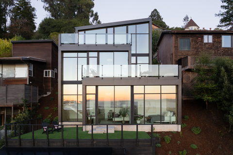 original Fold House in Berkeley, California, used Western products to open the west-facing side of the home to spectacular views of the San Francisco Bay.