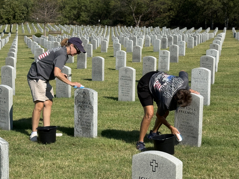 Carry The Load 9/11 Day of Service and Remembrance volunteers work to beautify Dallas-Fort Worth National Cemetery. (Photo courtesy of Carry The Load from Dallas-Fort Worth National Cemetery)