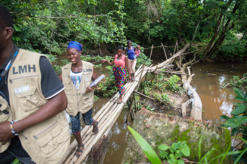 In Liberia, nearly 30% of the population lives more than five kilometers from the nearest health facility. Since 2007, Last Mile Health has partnered with the Ministry of Health to build a workforce of community health workers who cross footbridges and canoe rivers to bring life-saving care to remote communities — and now serve every county nationwide. © Last Mile Health