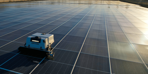 ErthBot cleans the solar modules at the City of Fresno’s Northeast Surface Water Treatment Plant.