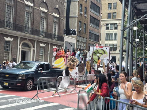 thumbnail Arun Icecreams brings sweet flavors to New York City during the 44th Annual India Day Parade on Madison Avenue