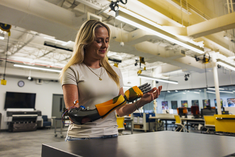original Annika using her customized prosthetic limb with color-shifting paint from Limbitless Solutions, developed using Stratasys-enabled manufacturing processes.