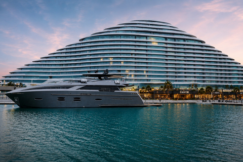 original Beno's guest lounge on the marina promenade at Marsa Al Arab, Dubai, with the 115-ft yacht Santorini berthed opposite (Photo: AETOSWire)