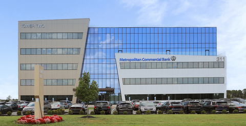Metropolitan Commercial Bank - Lakewood, NJ: New exterior signage reflects the Bank’s longstanding commitment to the Lakewood community.