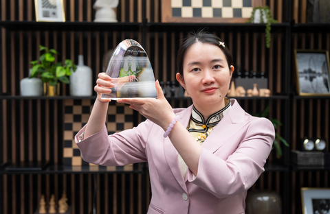 Grandmaster Tan Zhongyi celebrates her second Cairns Cup title in St. Louis on Aug. 19, 2026. The former world champion from China became the first player to win the prestigious women’s super-tournament twice, earning $65,000 for her performance