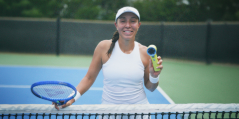Blueair ambassador and World No. 3 WTA Singles star Jessica Pegula serves up the limited-edition Jessica Pegula x Blueair AlwaysCool Handheld Fan.
