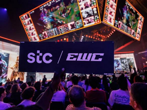 Fans hold up the stc/EWC banner during the Esports World Cup 2026 grand final at the Accor Arena in Paris (Photo: AETOSWire)