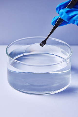 original Axoft's new polymer Fleuron™ WISE "disappearing" in water due to having the same refractive-index. Our soft polymer enables users to perform super high-resolution images of aqueous or biological samples without degrading image quality- enabling imaging of structures smaller than the wavelength of visible light.