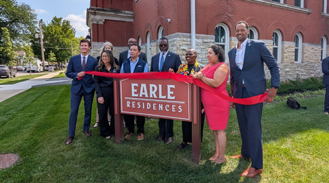 Representatives from FHLBank Chicago, Gorman & Company, The Phoenix Foundation, and other project partners gathered to celebrate the grand opening of Earle Residences in Chicago’s Englewood neighborhood.