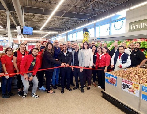 original L’équipe du Marché Adonis Sauvé s’est réunie le 27 août dernier pour célébrer la fin des travaux de rénovation majeurs afin de rehausser l’expérience client.
