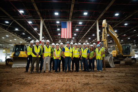 original GE Appliances team members stand inside the company’s new laundry manufacturing plant under construction at Appliance Park in Louisville, Kentucky. The facility is part of the company’s industry-leading investments in U.S. manufacturing and its plan to bring its laundry manufacturing footprint together at Appliance Park—connecting the people who design, engineer, test and manufacture products in one place. (Photo: GE Appliances, a Haier company)