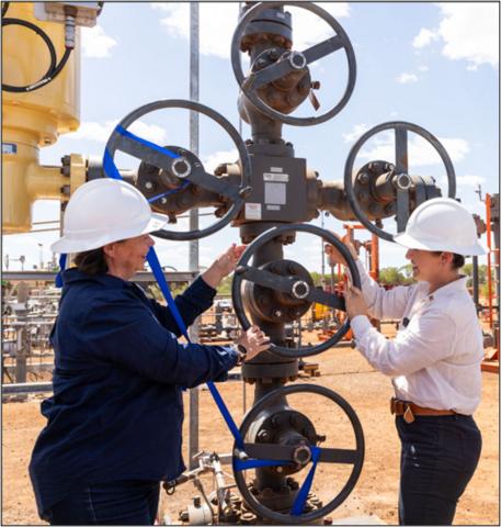 Figure 1: The Honourable Lia Finocchiaro MLA, Chief Minister of the Northern Territory, and the Honourable Madeleine King MP, Minister for Resources, opening the valve to deliver the first Beetaloo Basin gas into the Sturt Plateau Compression Facility (SPCF).