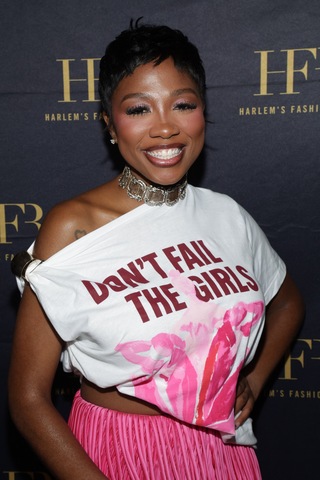 original Loren LoRosa kicks off NYFW with the debut of The Komen Giving Tee™ — the first of its kind, tap-to-give T-shirt that engages every wearer in Susan G. Komen's urgent mission of ending deaths from breast cancer — created with Harlem's Fashion Row and Stella Jean, at the 19th Annual Fashion Show & Style Awards.