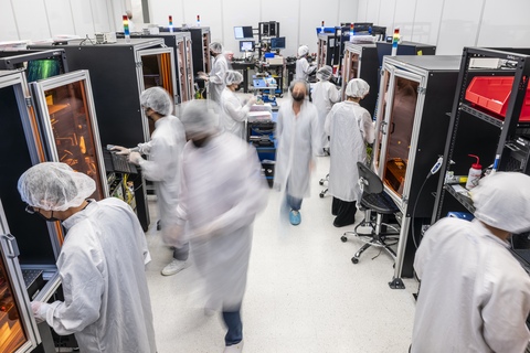 PsiQuantum personnel inside the fiber attach assembly facility at PsiFactory in Milpitas, California. (Credit: PsiQuantum)