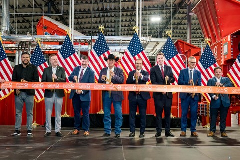Leaders gather to mark the opening of Cyclic Materials’ new facility in Mesa, Arizona. From left to right: Herbert Flores, Arizona Commerce Authority Vice President of Business Development; Scott Somers, City of Mesa Vice Mayor; Jeff Dawley, Cyclic Materials CFO; Mark Freeman, City of Mesa Mayor; Ahmad Ghahreman, Cyclic Materials Founder and CEO; William Kimmitt, U.S. Under Secretary of Commerce for International Trade; Matt Cherevaty, Cyclic Materials COO; Bill Ross, Cyclic Materials Director of Operations for Mesa, Arizona.