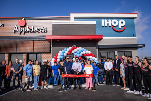 original San Antonio, TX community celebrates grand opening of new dual-branded Applebee’s | IHOP.