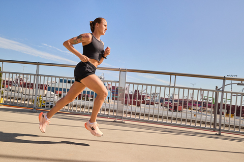 Skechers signs 14-time US National Champion runner Shelby Houlihan to represent Skechers AERO Series footwear.