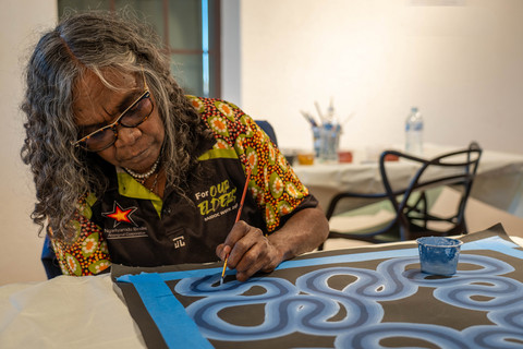 Signature Artist Kariyarra and Yindjibarndi woman Wendy Warrie