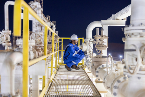 original SLB has been awarded a contract by OQ Exploration & Production (OQEP) to deliver the Bisat-B Expansion Production Facility in Oman. Under the contract, SLB will provide design, engineering, procurement, construction and commissioning services for the facility, along with four years of operations and maintenance support.