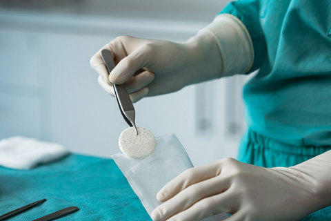 original SurgiClose® Compact by Kerecis