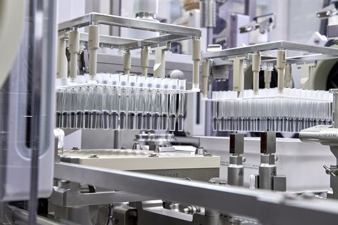 © Vetter Pharma International GmbH: The latest filling line at Vetter's commercial facility in Langenargen, Germany