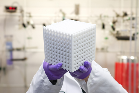 Supra’s proprietary cartridge designed to recover high-purity scandium. Photo credit: Genesis Cosme, The University of Texas at Austin.