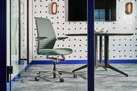 original KI's Kiaura Collection™, built with Cognetic Technology™, is a new approach to seating that considers how movement can influence the way people feel and function throughout the day.